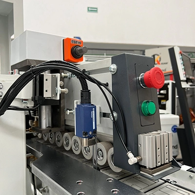 Grupo de rascadores y agente limpiador